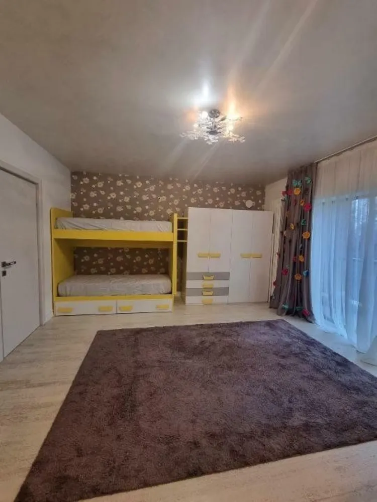 Apartament 6 camere, gradina privata