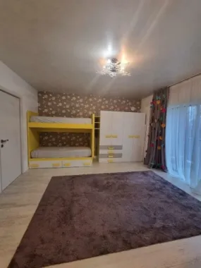 Apartament 6 camere, gradina privata