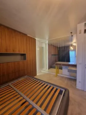 Apartament 6 camere, gradina privata