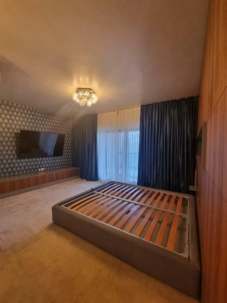 Apartament 6 camere, gradina privata