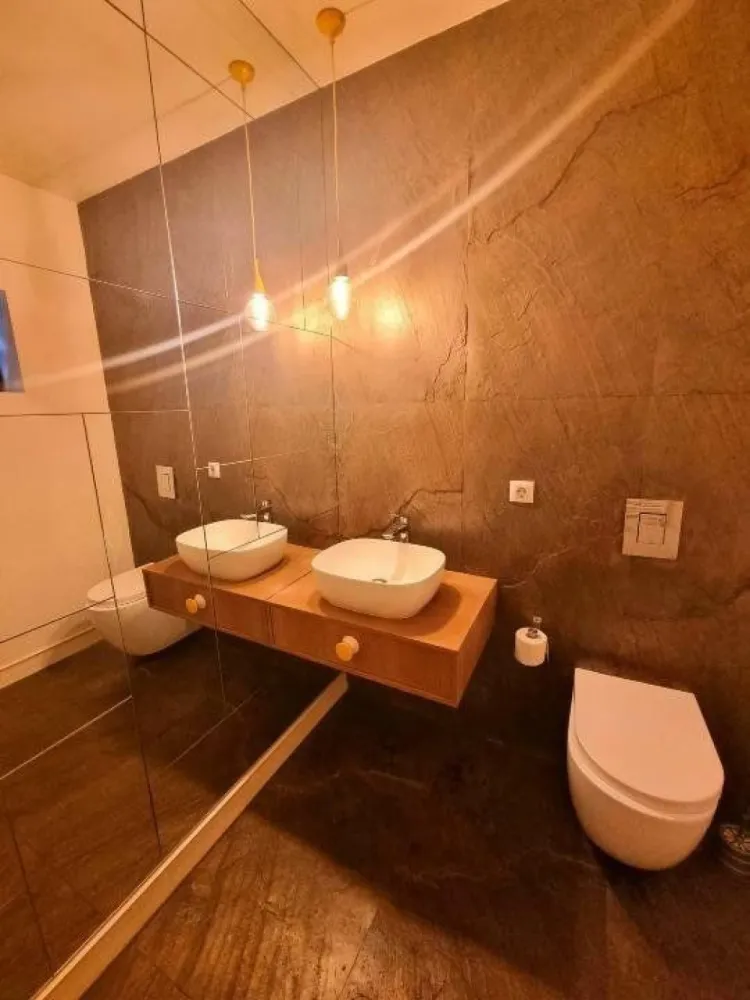 Apartament 6 camere, gradina privata