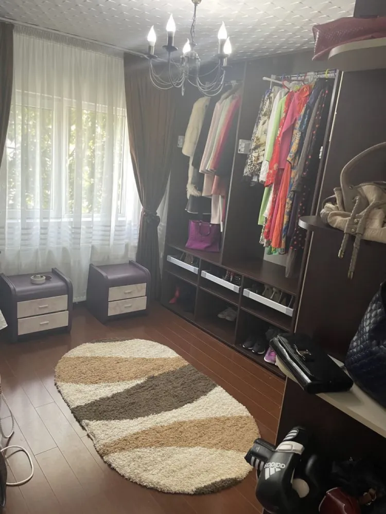 Vand apartament 4 camere