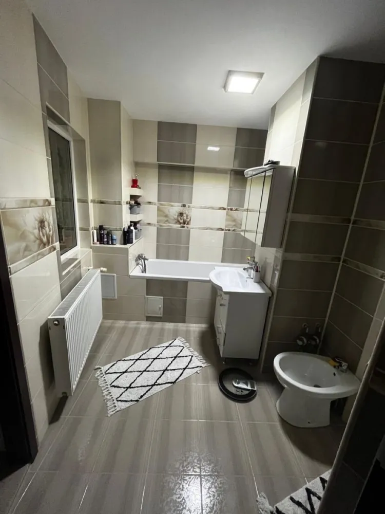 Vand apartament 4 camere