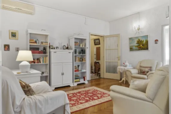Vând apartament lux