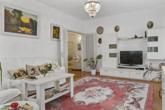 Vând apartament lux