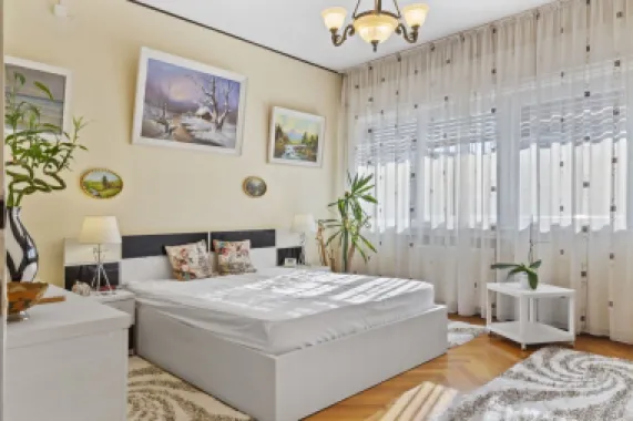 Vând apartament lux