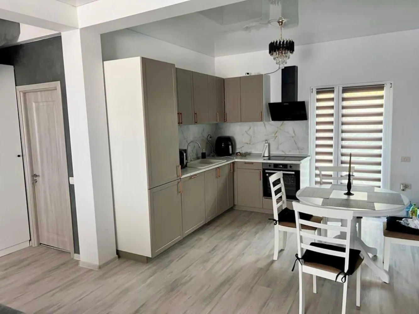 Ag. Eu. vinde Casa P+1 3 camere in Mamaia Nord - Hanul cu Peste