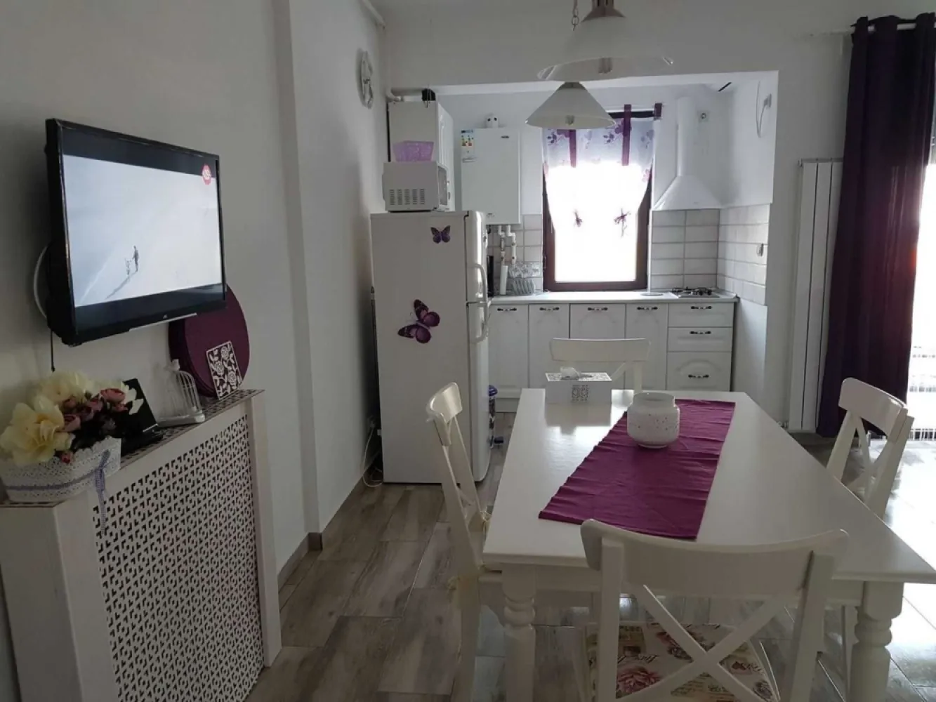 apartament la malul marii - Apartament 2 camere la 30 m de plaja , cu vedere frontala la mare, etaj 1, complet mobilat ,usor negociabil ,se vinde urgent ,direct propietar