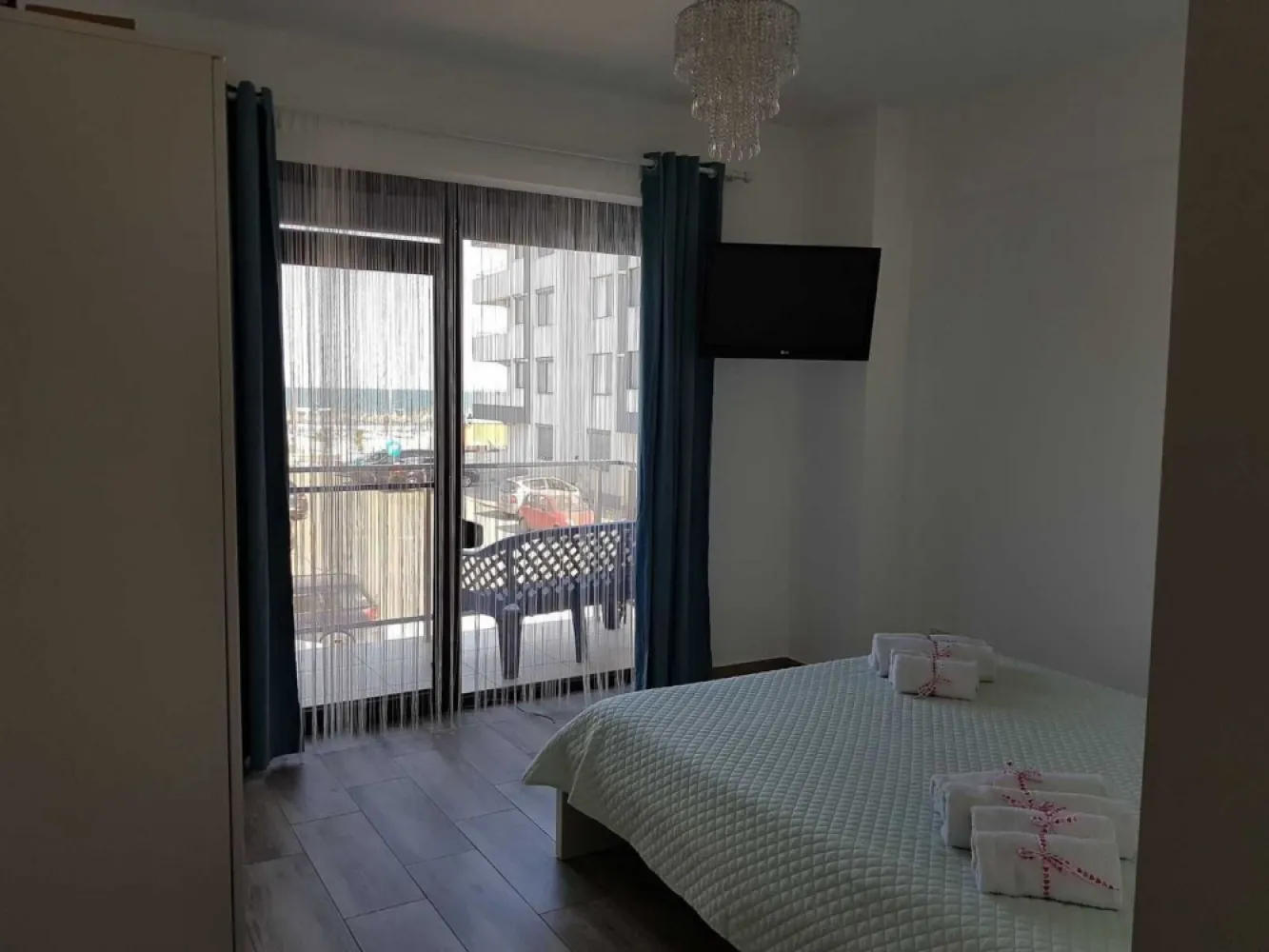 apartament la malul marii - Apartament 2 camere la 30 m de plaja , cu vedere frontala la mare, etaj 1, complet mobilat ,usor negociabil ,se vinde urgent ,direct propietar