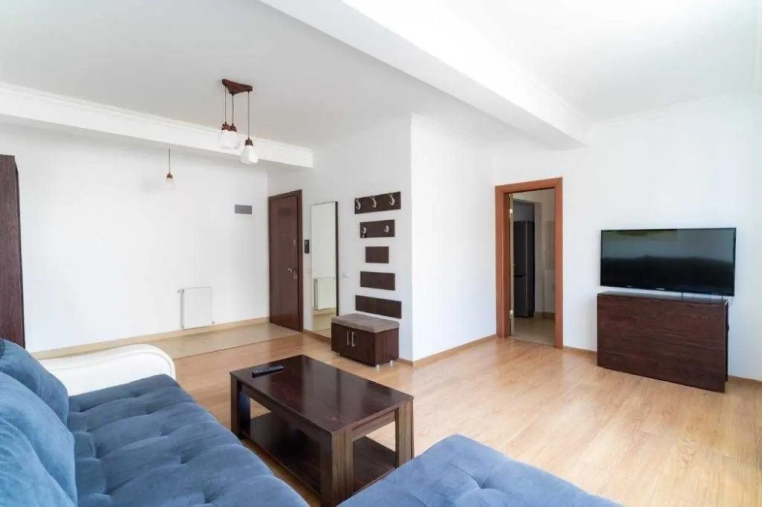Apartament 2 cam central Mamaia langa Mega Image- Solid Residence - Proprietar,exclus agentii,vand apartament doua camere ,situat in centrul statiunii Mamaia,langa Mega Image.Apartamentul se vinde exact ca in poze utilat si mobilat,.Are parcare privata comuna la parterul blocului.Trecere de pietoni in fata blocului,distanta aproximativ de 150 m pana la plaja.
