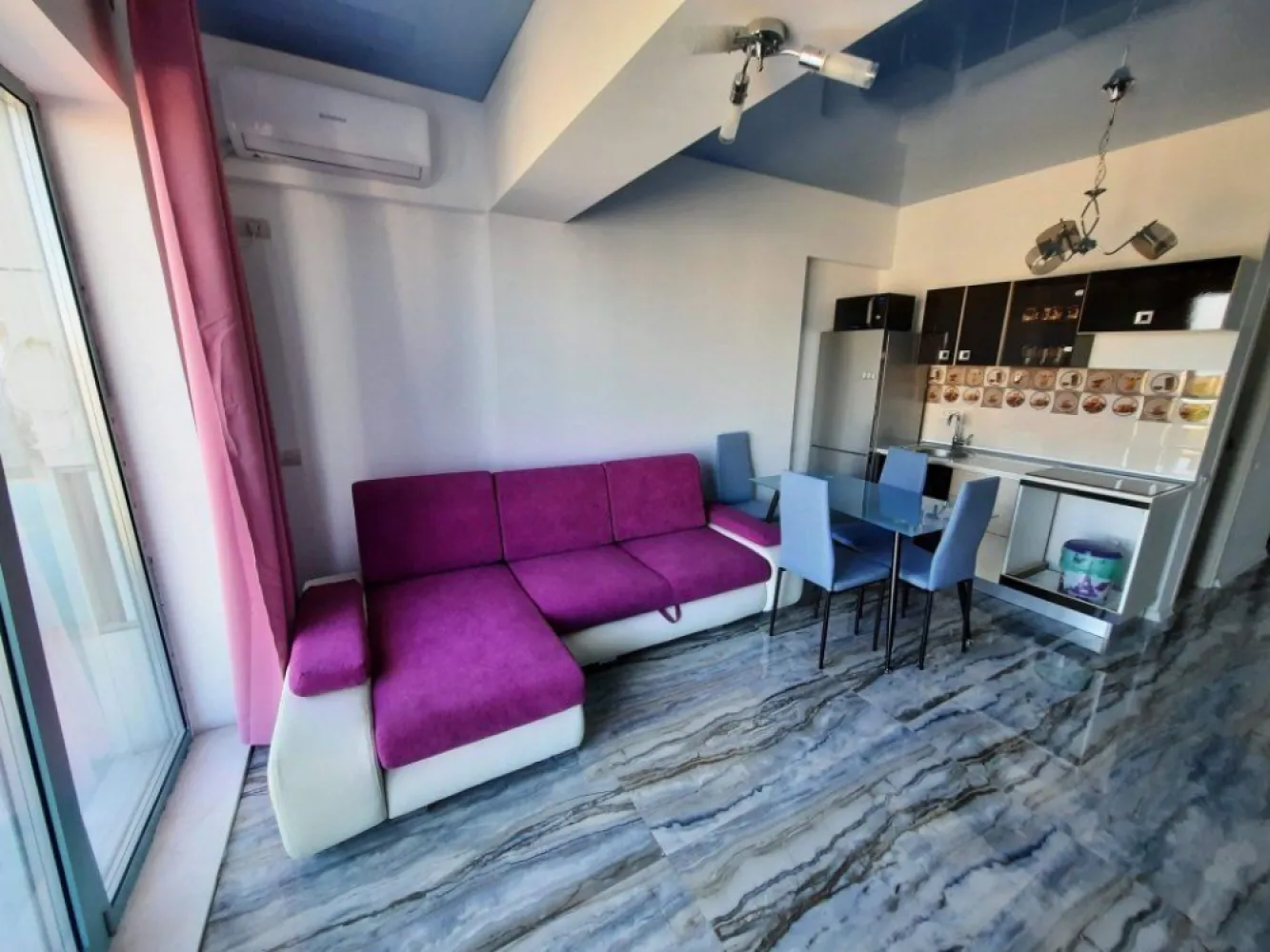 Studio in prima linie 32 mp Et. 5/6 An 2000 Mamamia Zev Mediteraneo - Agentia Europa doreste sa vanda un studio in prima linie la mare, mobilat utilat, suprafata totala de 31 mp. Vederea este spre camping. Zona este deosebita.