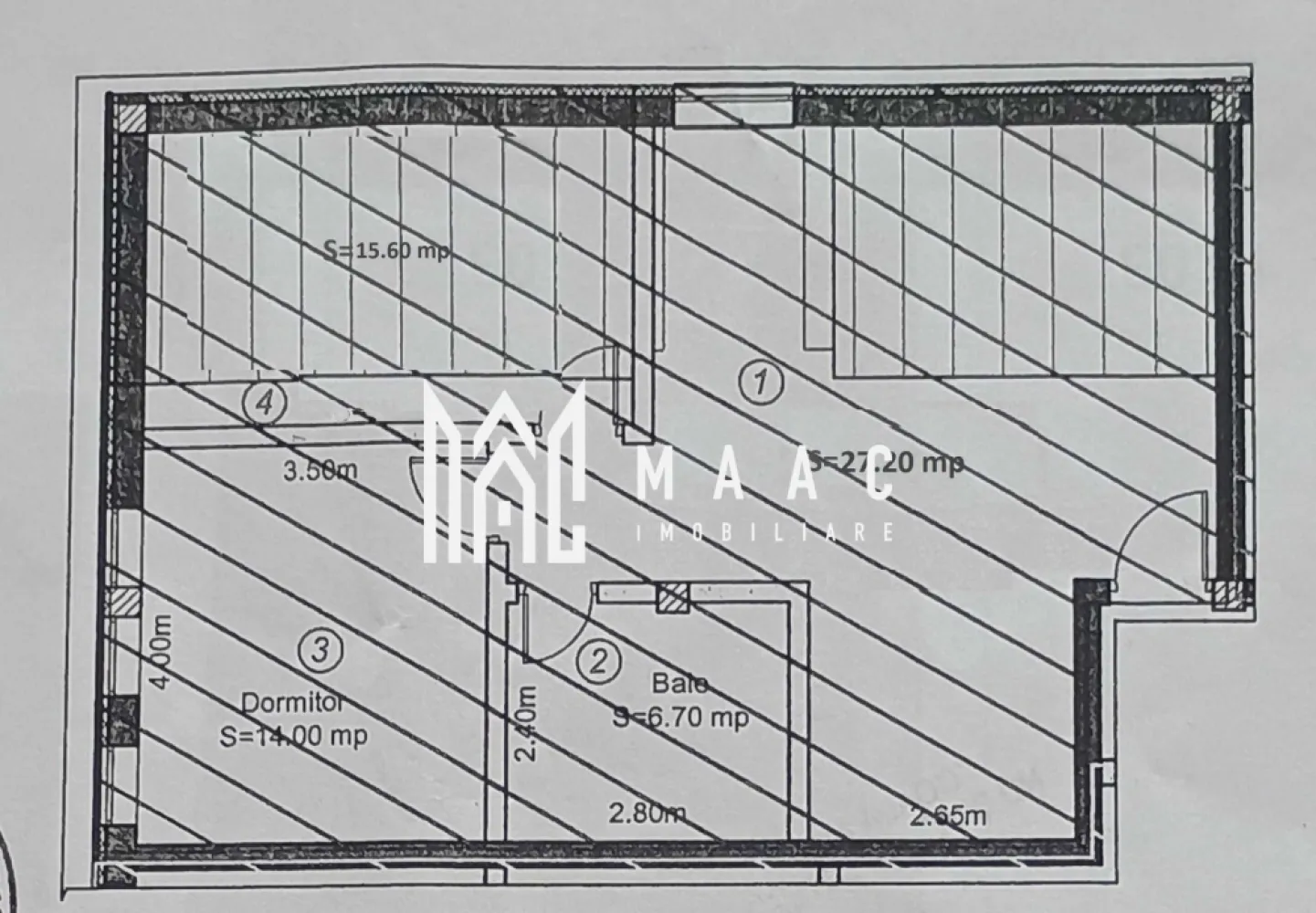 Apartament 3 Camere 70 MP| Pod Privat , Parcare | Turnișor | Sibiu - MAAC Imobiliare vă propune spre vânzare un apartament modern, situat în cartierul Turnișor, într-o zonă liniștită și bine conectată la punctele de interes. Localizare & Facilități în proximitate: La 500 m (5 minute de mers pe jos): magazin alimentar, grădiniță, restaurante, râul Cibin, școală La 800 m: supermarketuri (Simpa, TransAgape, Profi), bănci, alte servicii Suprafață utilă: 70 m², compartimentată astfel: Living generos + bucătărie delimitată (27,2 m² + 6,4 m²) Dormitor 1: 14 m² Dormitor 2: 16 m² Baie: 6,7 m² Apartamentul dispune de pod privat pe întreaga suprafață, cu acces direct din interior – ideal pentru depozitare suplimentară. Caracteristici: Bloc nou, construit în 2019, cu izolație de calitate Tâmplărie Salamander (5 camere) Încălzire în pardoseală – confort și costuri reduse la întreținere Termostat și becuri smart Semi-mobilat (conform fotografiilor) + electrocasnice noi (frigider, TV etc.) Parcări & Acces: Loc de parcare inclus în preț Complex cu barieră la intrare Posibilitate de parcare suplimentară + locuri pentru vizitatori Apartamentul este situat la etajul 2/2, într-o zonă liniștită, cu vecini civilizați. 📞 Pentru mai multe detalii și programarea unei vizionări, vă invităm să ne contactați specificand ID: CP2702783 }}