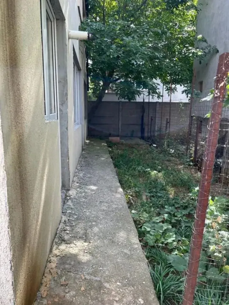 apartament 2 camere Dimitrie Leonida - Apartament 2 camere, semidecomandat, cu gradina proprie (ideal pentru iubitori de animale de companie). Parter, intr’o cladire compusa din P+ 2E Centrala proprie, izolatie interior & exterior An constructie: 2010 Str. Amurgului, Popesti-Leordeni, situat la 5 min de statia de metrou Dimitrie Leonida.