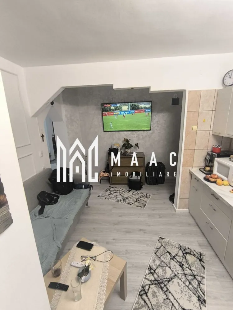 Apartament 3 Camere | Pivniță, Balcon | 68 Mp | Vasile Aaron - MAAC Imobiliare vă oferă spre vânzare un apartament cochet de 3 camere, cu o suprafață de 68 mp, situat la etajul 4, într-o zonă frumoasă și liniștită din cartierul Vasile Aaron. Apartamentul este mobilat, are balcon și pivniță, fiind ideal pentru o familie care își dorește o locuință gata de mutat. Camerele sunt luminoase și bine compartimentate, astfel încât oferă confort și spațiu suficient. - Suprafață utilă: 68 mp - 3 camere spațioase - Mobilat - Balcon + pivniță - Aproape de centrul orașului, școli, magazine și transport public O locuință practică și bine poziționată, care îmbină confortul cu accesul rapid la toate facilitățile importante ale orașului. Pentru mai multe detalii sau pentru a programa o vizionare, vă rugăm să ne contactați, specificând ID:CP2702777 }}