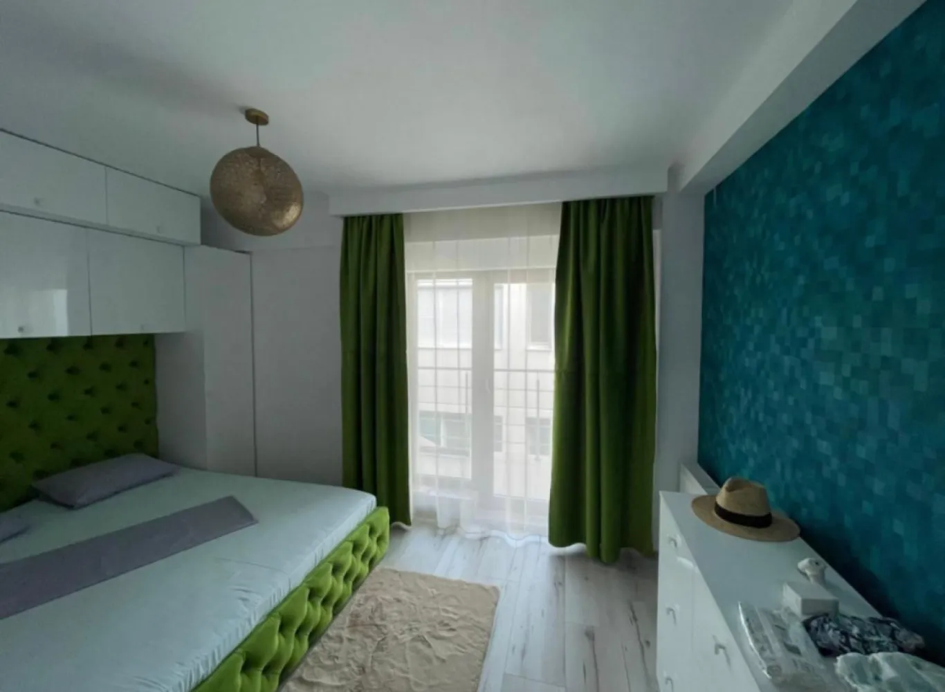 Apartament 2 cam. de vanzare 61mp + terasa 15 mp la 30 m de plaja - Mamaia Nord