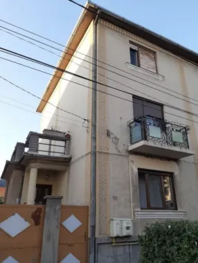 ageuropa.ro vinde casa P+2, duplex, zona Piata Mica