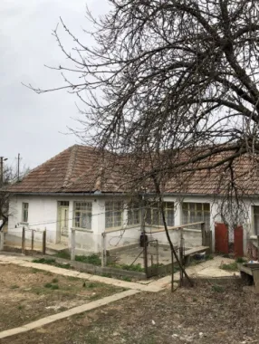 Casa cu teren 27 arii Pir