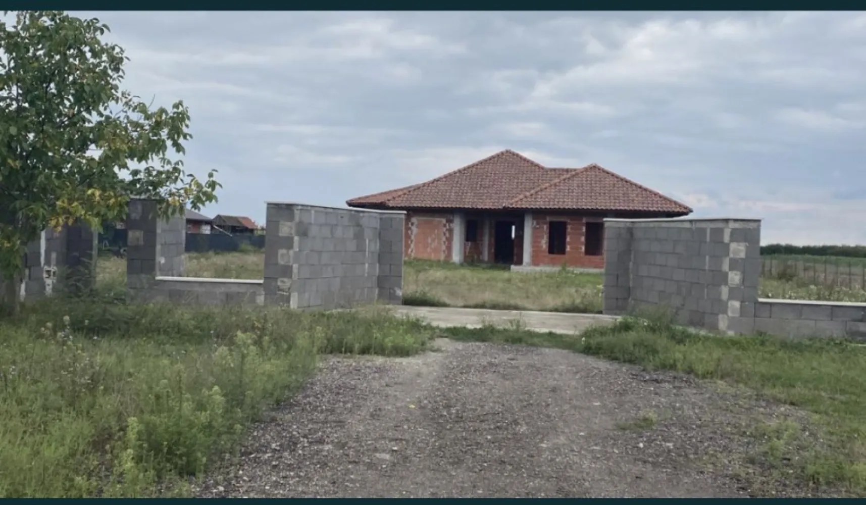 Vand casa la Madaras - Vind casa la Madaras strada Ghirisa teren 84 ari .front 35m cu toate utilitatile. canalizare.apa .curent .gaz
