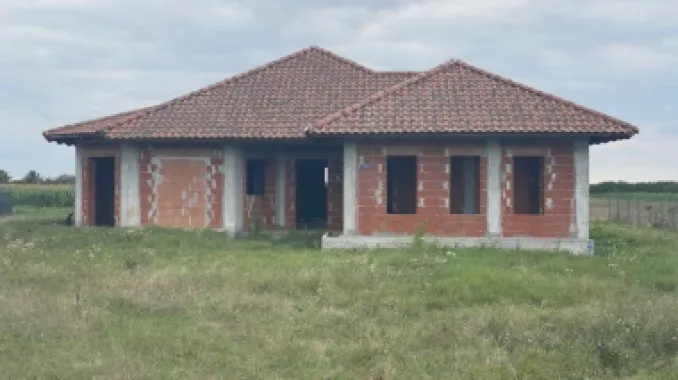 Vand casa la Madaras