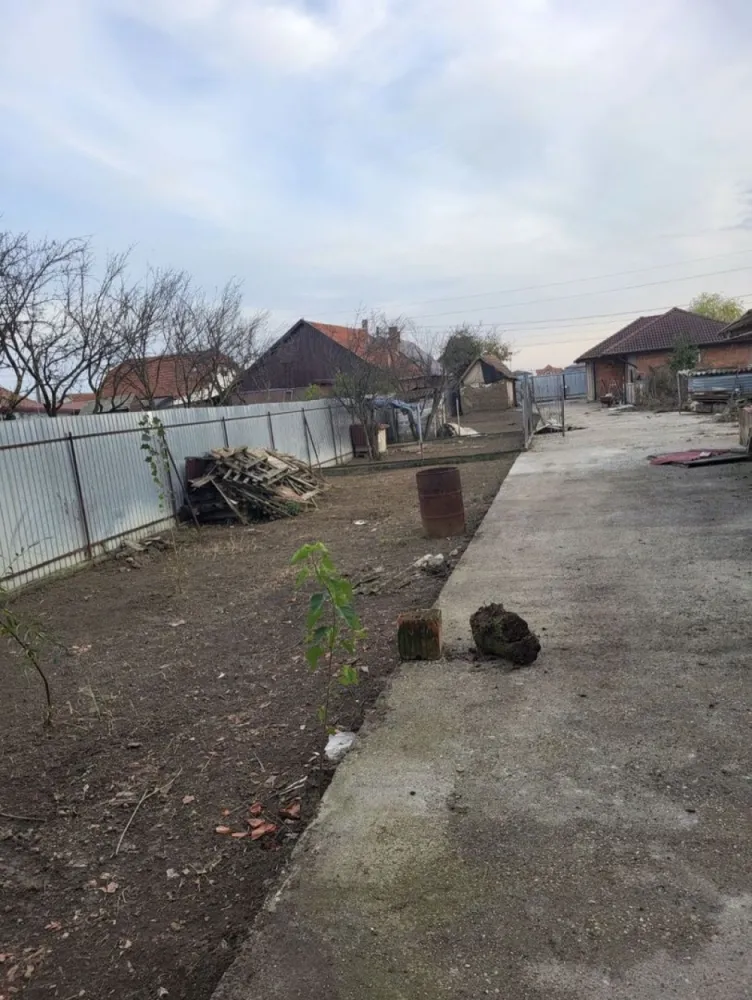 Vand casa in rosu 120mp