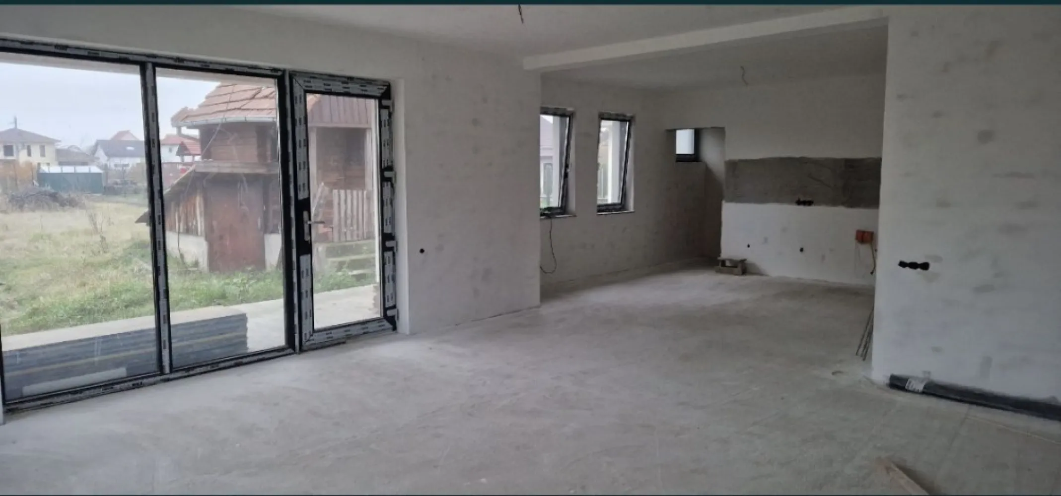 Casa noua Martinesti - Proprietar Vand Casa la intrarea in Martinestii constructie noua semifinisata cu materilale de calitate premium, compartimentata astfel: - la parter: Living, bucatarie , 3 camere si 2 bai;, dresing, camara, terasa acoperita, garaj. - la mansarda: camera si baie; Suprafata utila 240 mp plus terasa . Terenul aferent este de 1400 mp. beneficieaza de locuri de parcare in curte si in strada. Casa se vinde semifinisata, cu peretii vopsiti, centrala termica si incalzire in pardoseala, racordata la utilitati: apa, gaz , curent , fiind situata intr-o zona foarte buna, la 10 minute de centrul orasului. Pretul este de 193.000 euro cu 14 ari teren, sau 163.000 euro cu 6 ari teren.