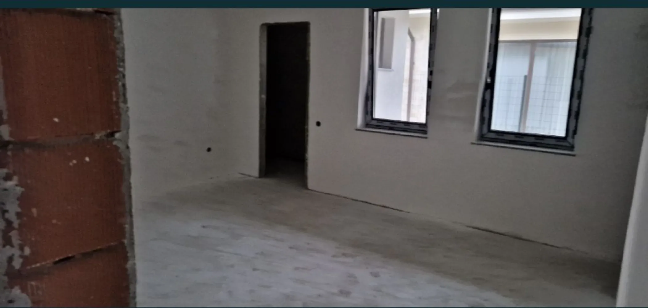 Casa noua Martinesti - Proprietar Vand Casa la intrarea in Martinestii constructie noua semifinisata cu materilale de calitate premium, compartimentata astfel: - la parter: Living, bucatarie , 3 camere si 2 bai;, dresing, camara, terasa acoperita, garaj. - la mansarda: camera si baie; Suprafata utila 240 mp plus terasa . Terenul aferent este de 1400 mp. beneficieaza de locuri de parcare in curte si in strada. Casa se vinde semifinisata, cu peretii vopsiti, centrala termica si incalzire in pardoseala, racordata la utilitati: apa, gaz , curent , fiind situata intr-o zona foarte buna, la 10 minute de centrul orasului. Pretul este de 193.000 euro cu 14 ari teren, sau 163.000 euro cu 6 ari teren.