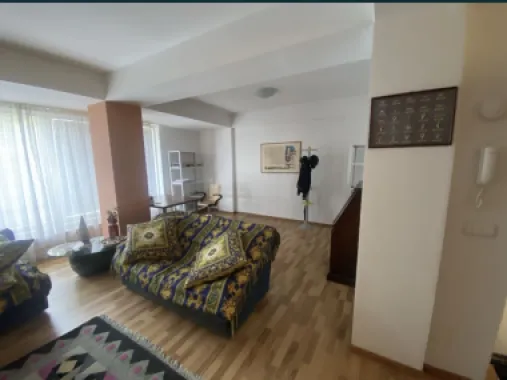 Apartament 3 camere Strada Rodnei