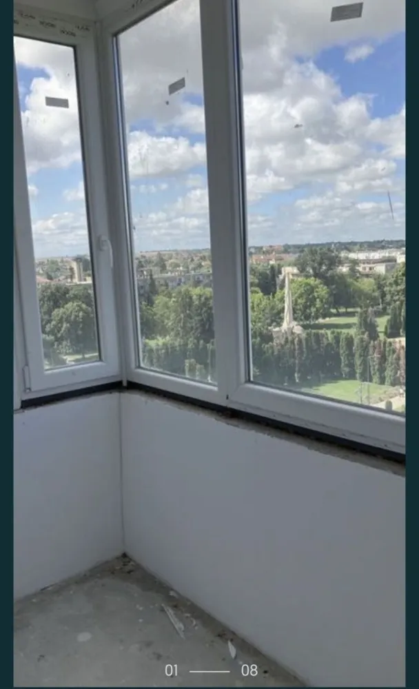 Apartament 2 camere - Apartament cu 2 camere, in Carei. Apartamentul are Bucătărie, baie, balcon închis din termopan; întregul spatiu este renovat parțial dar neterminat; se afla la etajul 8 iar blocul are lift, aflându-se in centrul orașului, este intr-o zona foarte accesibila pentru a ajunge rapid la magazine, farmacie, biserica, banca sau localuri, parc, etc. Detalii pe whatsapp sau telefon.