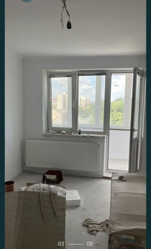 Apartament 2 camere - Apartament cu 2 camere, in Carei. Apartamentul are Bucătărie, baie, balcon închis din termopan; întregul spatiu este renovat parțial dar neterminat; se afla la etajul 8 iar blocul are lift, aflându-se in centrul orașului, este intr-o zona foarte accesibila pentru a ajunge rapid la magazine, farmacie, biserica, banca sau localuri, parc, etc. Detalii pe whatsapp sau telefon.