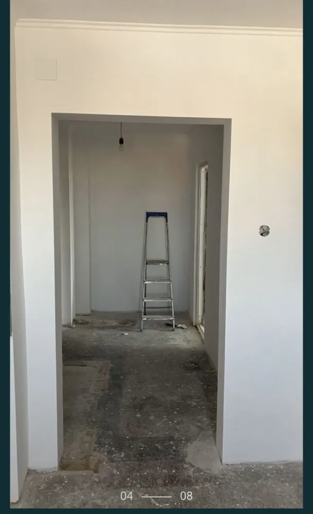 Apartament 2 camere - Apartament cu 2 camere, in Carei. Apartamentul are Bucătărie, baie, balcon închis din termopan; întregul spatiu este renovat parțial dar neterminat; se afla la etajul 8 iar blocul are lift, aflându-se in centrul orașului, este intr-o zona foarte accesibila pentru a ajunge rapid la magazine, farmacie, biserica, banca sau localuri, parc, etc. Detalii pe whatsapp sau telefon.