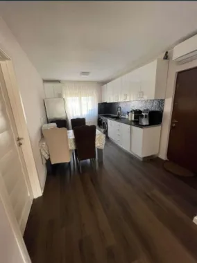 Apartament de vanzare cu 3 camere, Micro 16 Satu Mare etaj 4/4