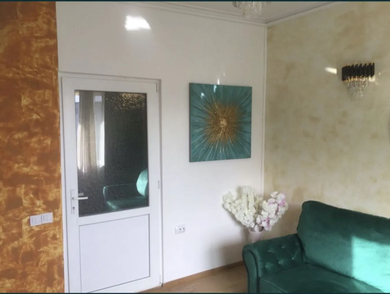 Proprietar vinde garsoniera zona CET Constanta - vand garsoniera zona cet , 21 de mp etaj 2 din 4 , renovata si utilata asa cum arata prin poze , apa calda si caldura prin RADET, pentru mai multe contact Sorin pret 28000 de euro