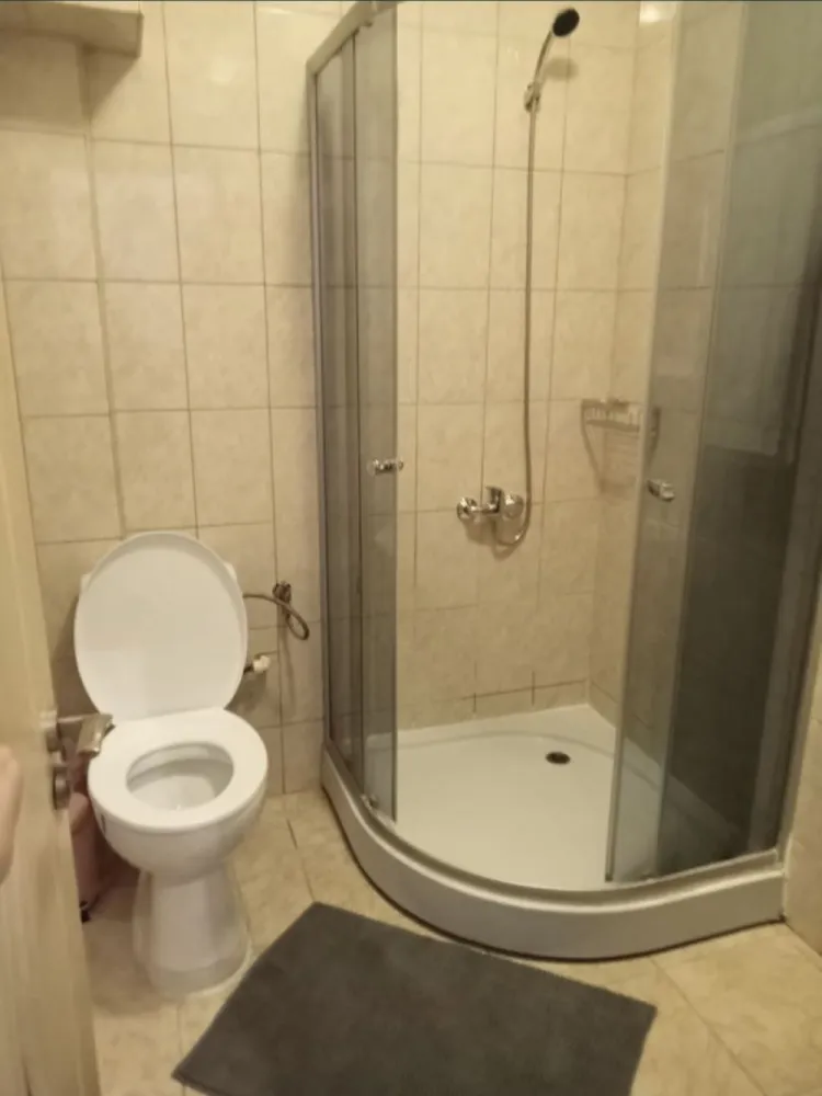 Garsoniera de vanzare - Vând garsoniera cu baie și Bucătărie ,suprafața 30 mp ,mobilata și utilata complet ,centrală pe gaz ,etaj 1 in Eforie Nord zona centrală