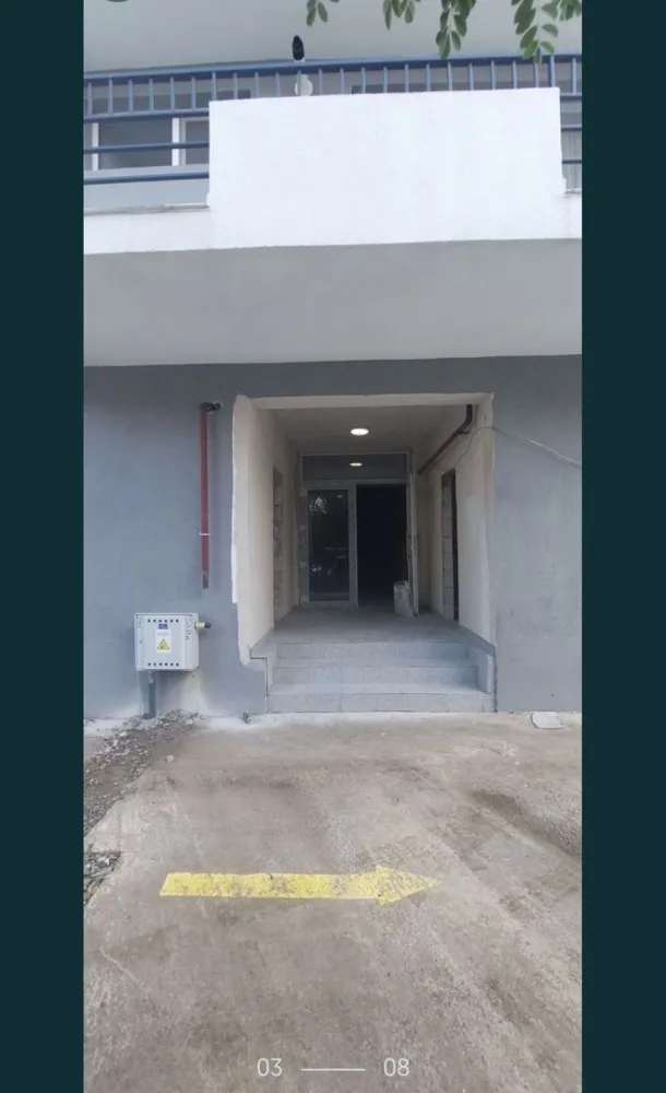 Proprietar Apartament 64 mp utili Constanta - apartamentele se afla la stadiul de alb cu toate utilitatile trase. Direct de la dezvoltator ofer la vanzare intr un cartier Rezidential Apartamente si Garsoniere pe un teren de 3311 mp. Sau Construit 2 blocuri P+3 cu amprenta de 400 mp fiecare bloc. Locatarii blocurilor au urmatorele facilitati: locuri de parcare , locuri de biciclete , loc de joaca pentru copii , loc pentru pubele , spatiu verde,racordare la apa si canalizare , gaze , curent electric , Poarta electrica la intrare in curte. Adresa blocurilor:str. Calafatului nr. 38 c ( cartier viile noi str.calafatului este intre str.comarnic si soseaua din vii ) #Apartamente 63 mp utili Pret incepand de la 48.850 € la alb. #Garsoniere 37 mp utili Pret incepand de la 35.850 € la alb Parcare contra cost Apartamentele la alb se vor oferi in stadiul urmator ( pereti finisati pana la lavabil,pardoseala sapa elicopterizata,instalatii electrice , termice si sanitare,Usa la intrare si geamuri ) Apartamentele la cheie se vor oferi in stadiul urmator ( usi interioare si exterior,parchet , faianta ,gresie , centrala termica , radiatoare otel , lavabil alb pe pereti ) Nu ezitati sa sunati Mai multe detalii la telefon