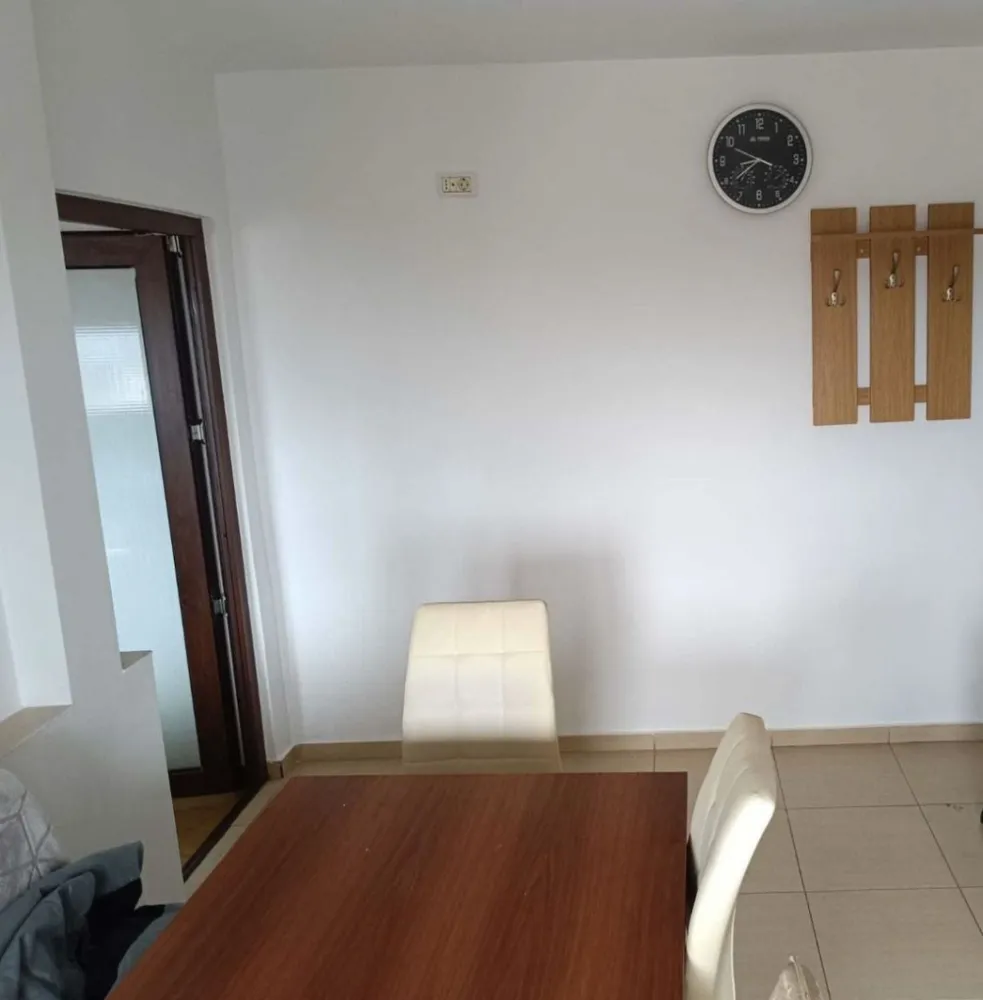 Apartament 2 camere mobilat si utilat zina Energia etaj 4 din 5 - Apartamentul se afla pe str. Baba Novac nr 167B, Constanta, prima trecere de pietoni, statie RATC 44 la intrarea în bloc. În apropriere centre comerciale: VIVO, LEROY MERLIN, JUMBO, scoala nr 23, Institutul de Marina, gradinita Mugurel, scoala nr 6. Bloc Energia, scara B, Ap.29, etaj 4 din 5. Formalitati la gaze in desfasurare. Apartamentul este vandut complet mobilat si utilat cu facilitatile necesare, masina de spalat, aer conditionat, frigider, hota. Apartamentul ESTE LA CHEIE. Mai multe detali la telefon. Pret negociabil.