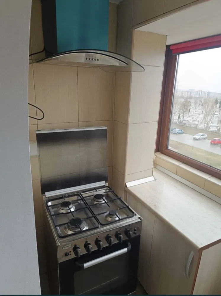 Apartament 2 camere mobilat si utilat zina Energia etaj 4 din 5 - Apartamentul se afla pe str. Baba Novac nr 167B, Constanta, prima trecere de pietoni, statie RATC 44 la intrarea în bloc. În apropriere centre comerciale: VIVO, LEROY MERLIN, JUMBO, scoala nr 23, Institutul de Marina, gradinita Mugurel, scoala nr 6. Bloc Energia, scara B, Ap.29, etaj 4 din 5. Formalitati la gaze in desfasurare. Apartamentul este vandut complet mobilat si utilat cu facilitatile necesare, masina de spalat, aer conditionat, frigider, hota. Apartamentul ESTE LA CHEIE. Mai multe detali la telefon. Pret negociabil.