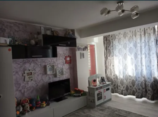 Vand apartament 2 camere decomandat
