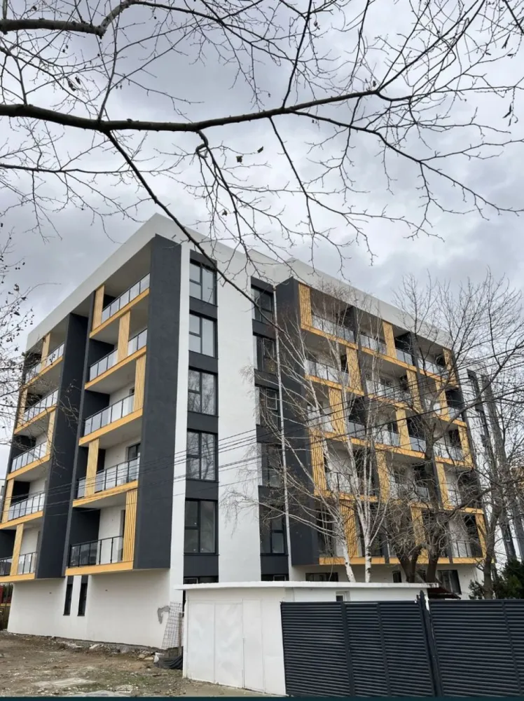2 camere sptioase 70 mpc predare la Cheie