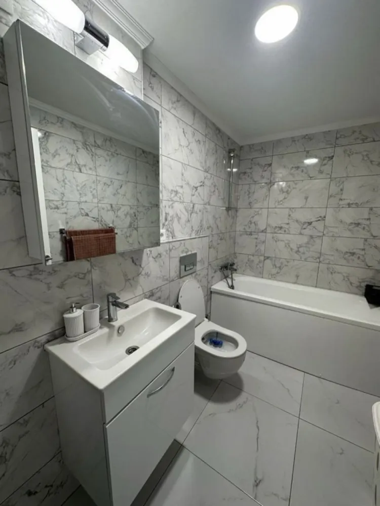 Vand apartament-zona Energia - Proprietar Vand apartament de 2 camere situat in Constanta zona energia intr-un bloc nou avand o suprafata de 60 mp cu balcon Apartamentul este mobilat Centrala proprie pe gaz Loc de parcare privat