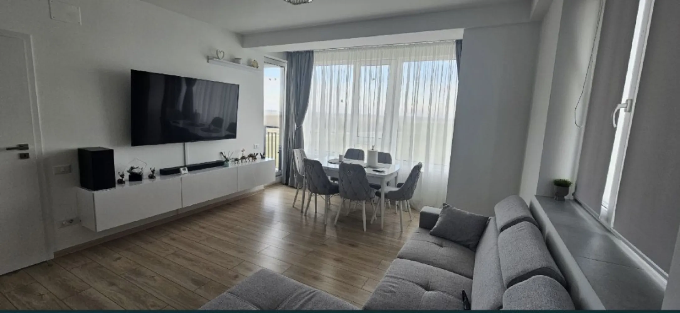Ap 2 camere - Vand apartament de 2 camere 57mp, situat la etajul 10 al unui bloc finalizat in 2022 de 12 nivele. Imobilul se vinde mobilat si utilat asa cum se prezinta in poze. Proprietatea detine centrala termica pe gaz. Ca locatie se gaseste in complexul NOVOPOLIS, IC BRATIANU 284 C. Se ofera si loc de parcare in incinta blocului. Blocul este prevazut cu doua lifturi si generatoare de curent. Pentru mai multe informatii 0721 944 451