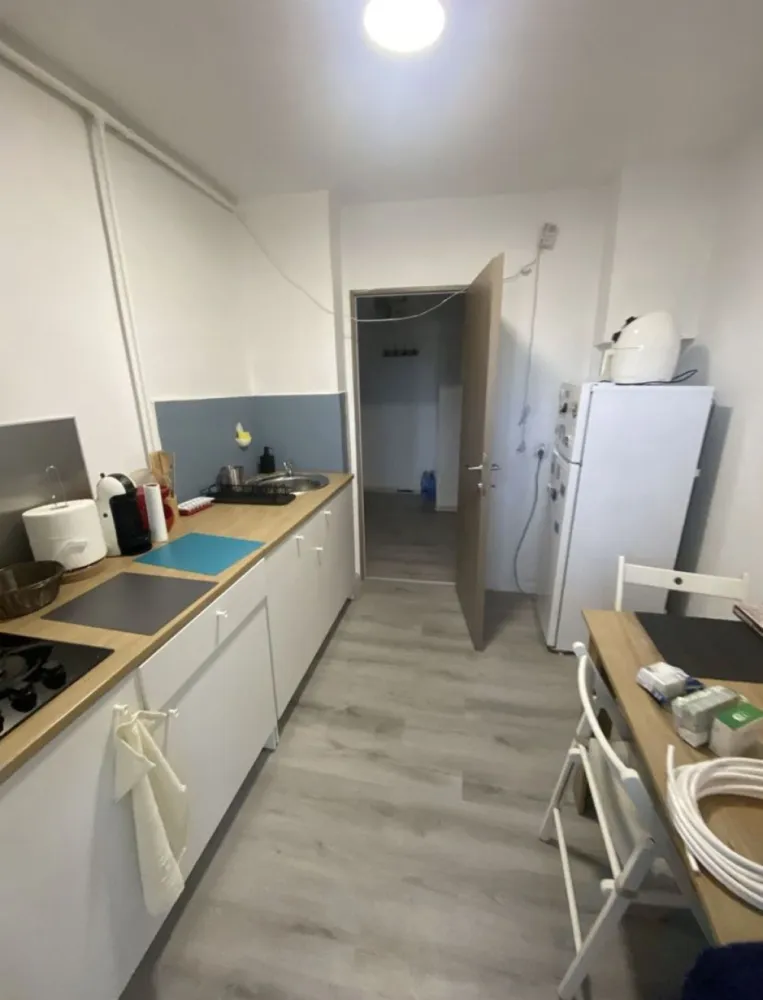 Vand apartament 2 camere Faleza Nord - Vând apartament faleza nord 2 camere poziționare excelenta. Poziționat la parter cu balcon,se vinde mobilat, centrala pe gaze, baia renovată complet, grohe, cersanit sanitare