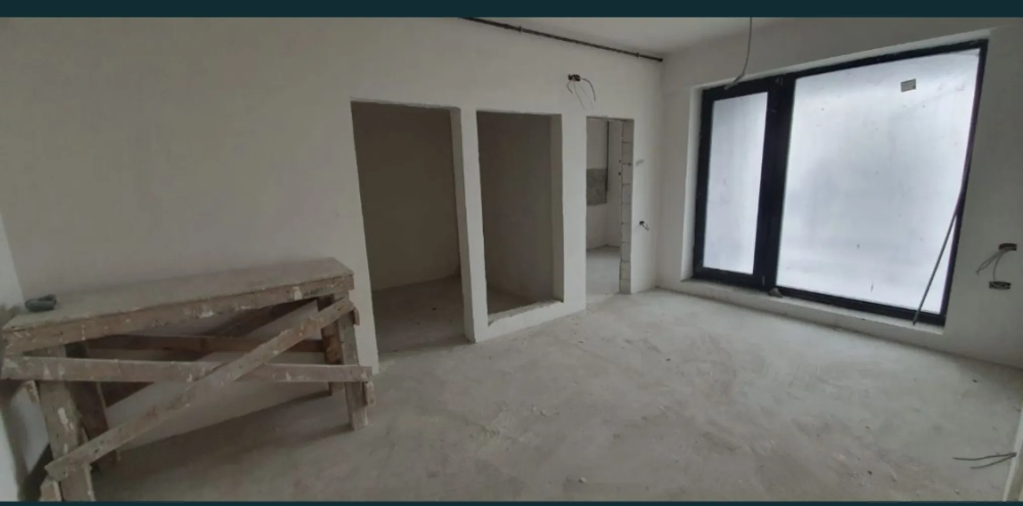 Aprtament exceptional Campus - Vand apartament deosebit, intr-un bloc nou, situat intr-o zona si o pozitie exceptionala, în vecinatatea campusului universitar, lacului Siutghiol, Marii Negre, Sat Vacanta si parcuri.   Este situat la etajul 4 în complexul de apartamente Aviatorii Residence 3. Ofera o priveliste unica catre lacul Siutghiol si mare, fara riscul de a pierde aceasa priveliste. Este un apartament cu 2 camere transformat în 3 camere. Are suprafata utila de 64m cu urmatoarea compartimentare: 2 dormitoare, living, 1 baie,  bucatarie si terasa. Apartamentul se vinde la alb, cu terasa finalizata, împreuna cu un loc de parcare subteran. 0744798668 Cristian