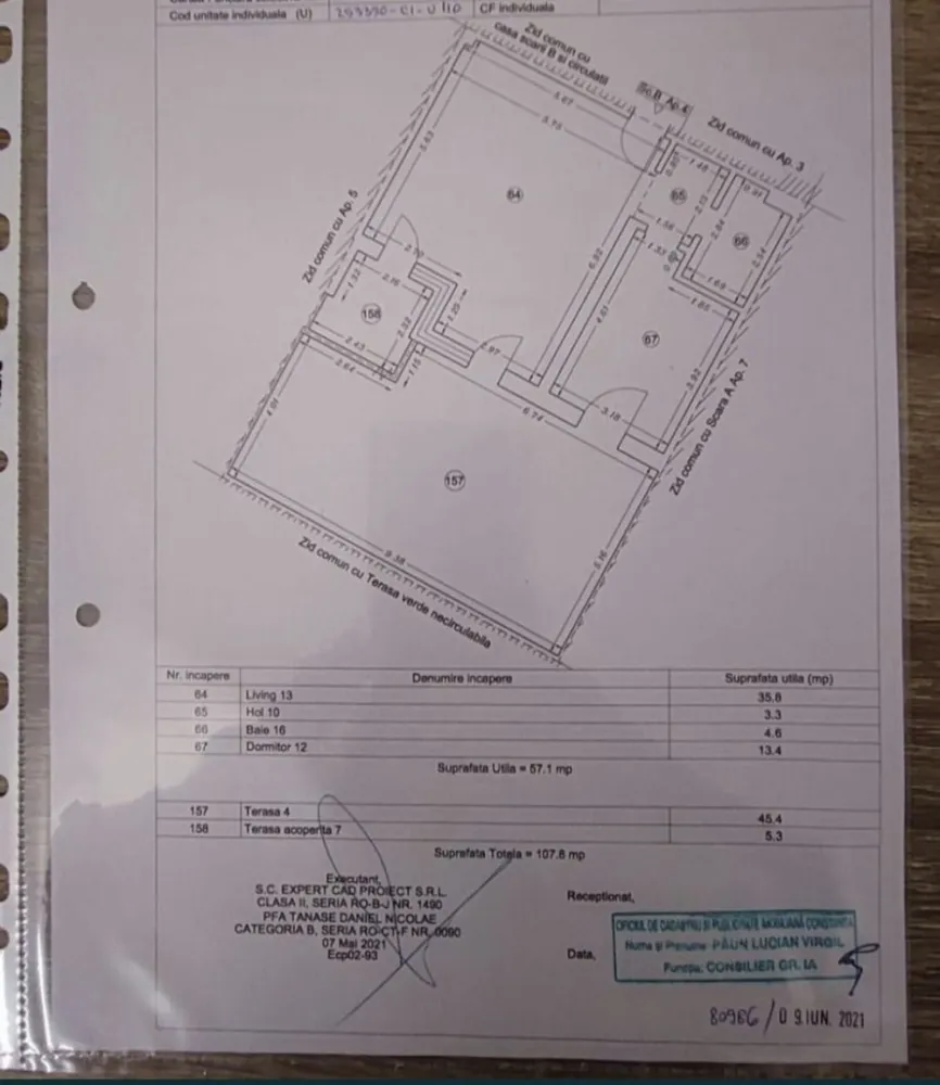 Ap 2 camere Tomis Park cu terasa 108 utili schimb - Vand apartament cu 2 camere decomandat in Complexul Tomis Park, etaj 1 din 8 cu terasa , 108 m utili, mobilat utilat rovere, centrala pe gaz Bosch, aer conditionat, tv 3d, frigider incoporat Samsung, accept anumite schimburi.