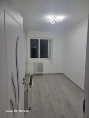 Vand apartament 3 camere