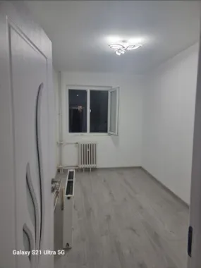 Vand apartament 3 camere