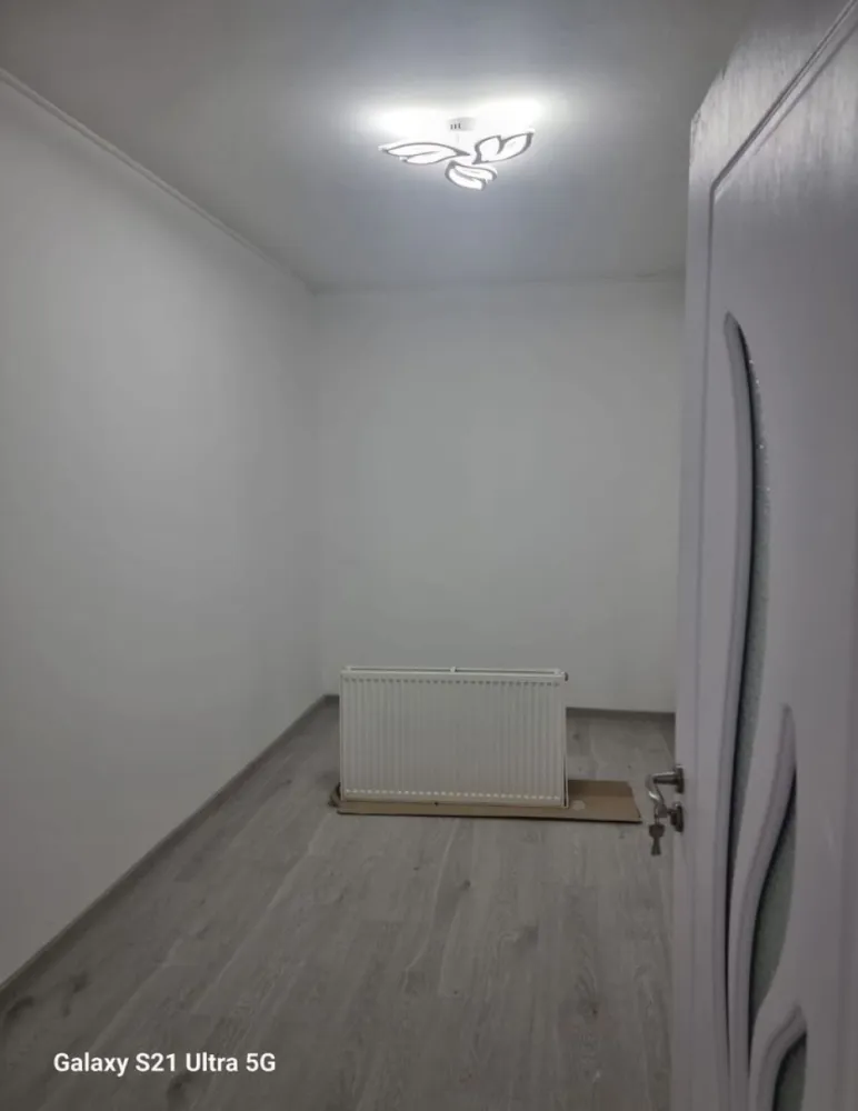 Vand apartament 3 camere
