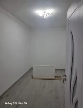 Vand apartament 3 camere