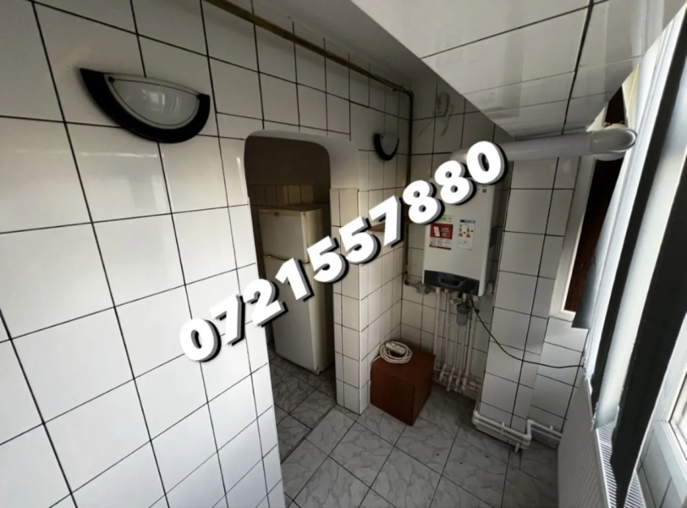 De vanzare apartament 3 camere - Ofer spre vânzare apartament 3 camere decomandat, suprafață utilă 59mp situat în zona Eden. Apartamentul se află la etajul 2/4. Încălzirea este pe gaz cu centrală proprie. Mai multe detalii pot oferii la numărul de telefon afișat. Se pot oferii și mai multe poze pe whatsApp