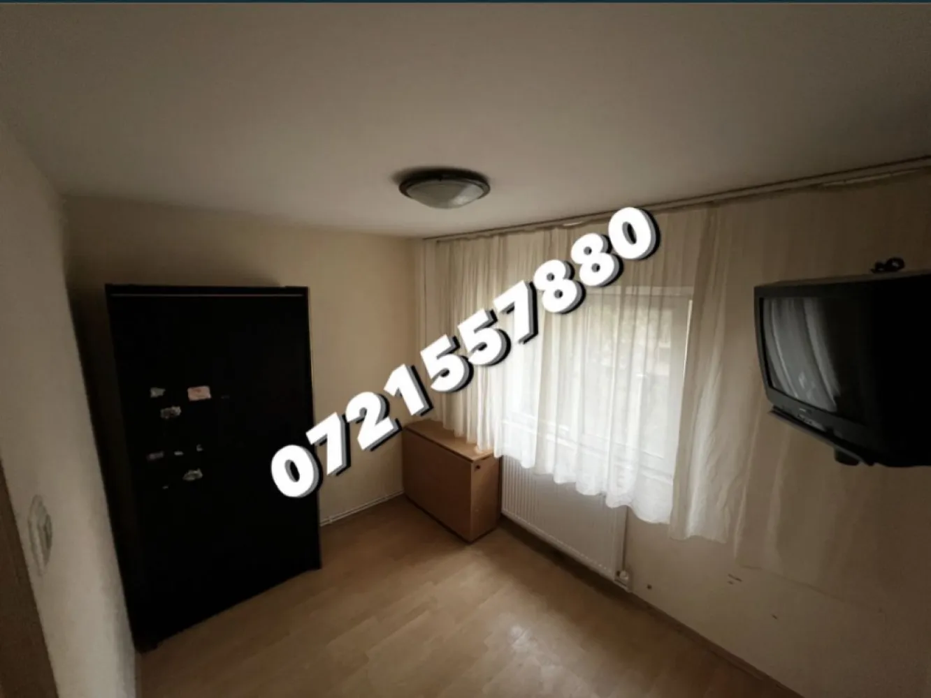 De vanzare apartament 3 camere - Ofer spre vânzare apartament 3 camere decomandat, suprafață utilă 59mp situat în zona Eden. Apartamentul se află la etajul 2/4. Încălzirea este pe gaz cu centrală proprie. Mai multe detalii pot oferii la numărul de telefon afișat. Se pot oferii și mai multe poze pe whatsApp