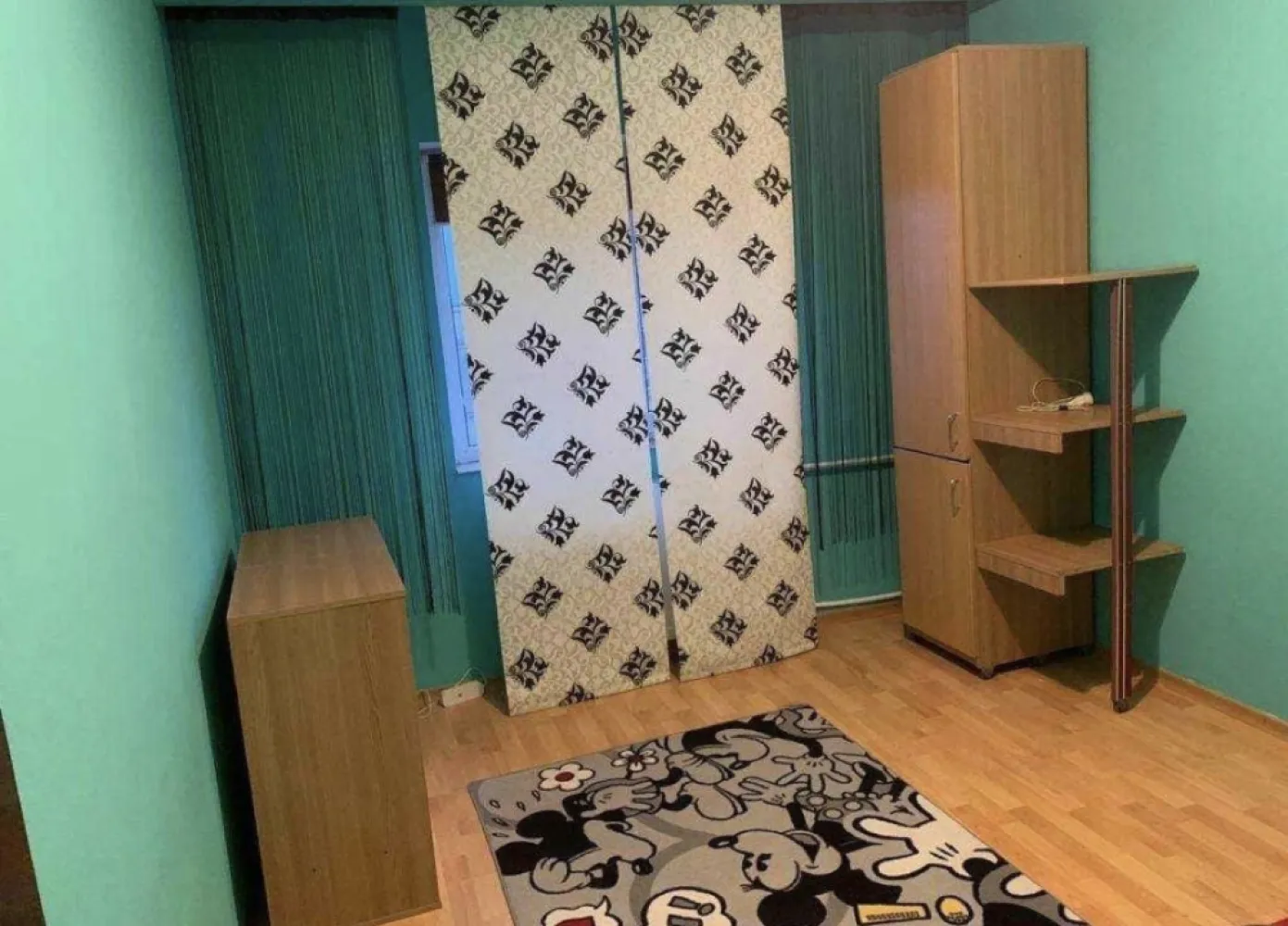 Prorpietar vand apartament 3 camere decomandat confort 0 - *Proprietar, Vand apartament cu 3 camere,decomandat,mobilat si utilat, etajul 4 din 4 ,zona Far – Bulevardul 1MAI *Apartamentul dispune de centrala pe gaz,aer conditionat ,2 bai! In apropiere sunt 3 parcuri,banzinarii,banci ,scoala ,gradinita,supermarket-uri. *Blocul se afla cu intrare din bulevardul principal iar vederea este spre mare si portul Constanta *Centrala gaze si instalatie in garatie, frigider LG NoFrost , 2 televizoare (unul sony smart 3D active 125cm), masina de spalat, aer conditionat, aragaz, cuptor cu microunde, expressor cafea automat, absolut tot ce este necesar unei familii sa locuiasca. Mai multe detalii sau poze la numarul din anunt.